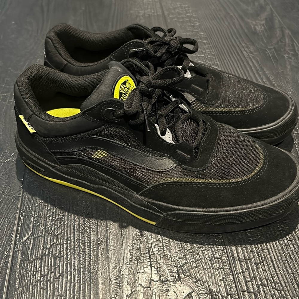 Vans Wayvee black/neon green size 10 rare
